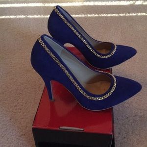 Liliana Gold Chain Pumps